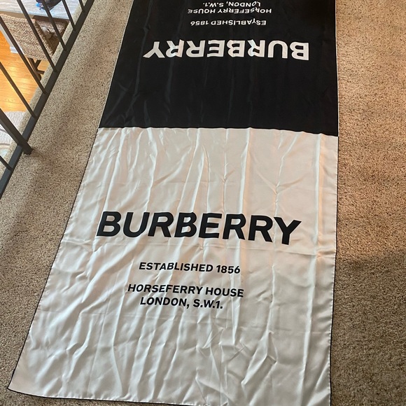 Silk Burberry Horseferry House scarf - Picture 2 of 4
